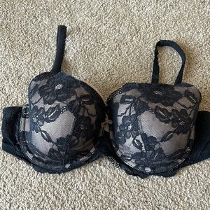 Victoria’s Secret body by Victoria 38DD bra